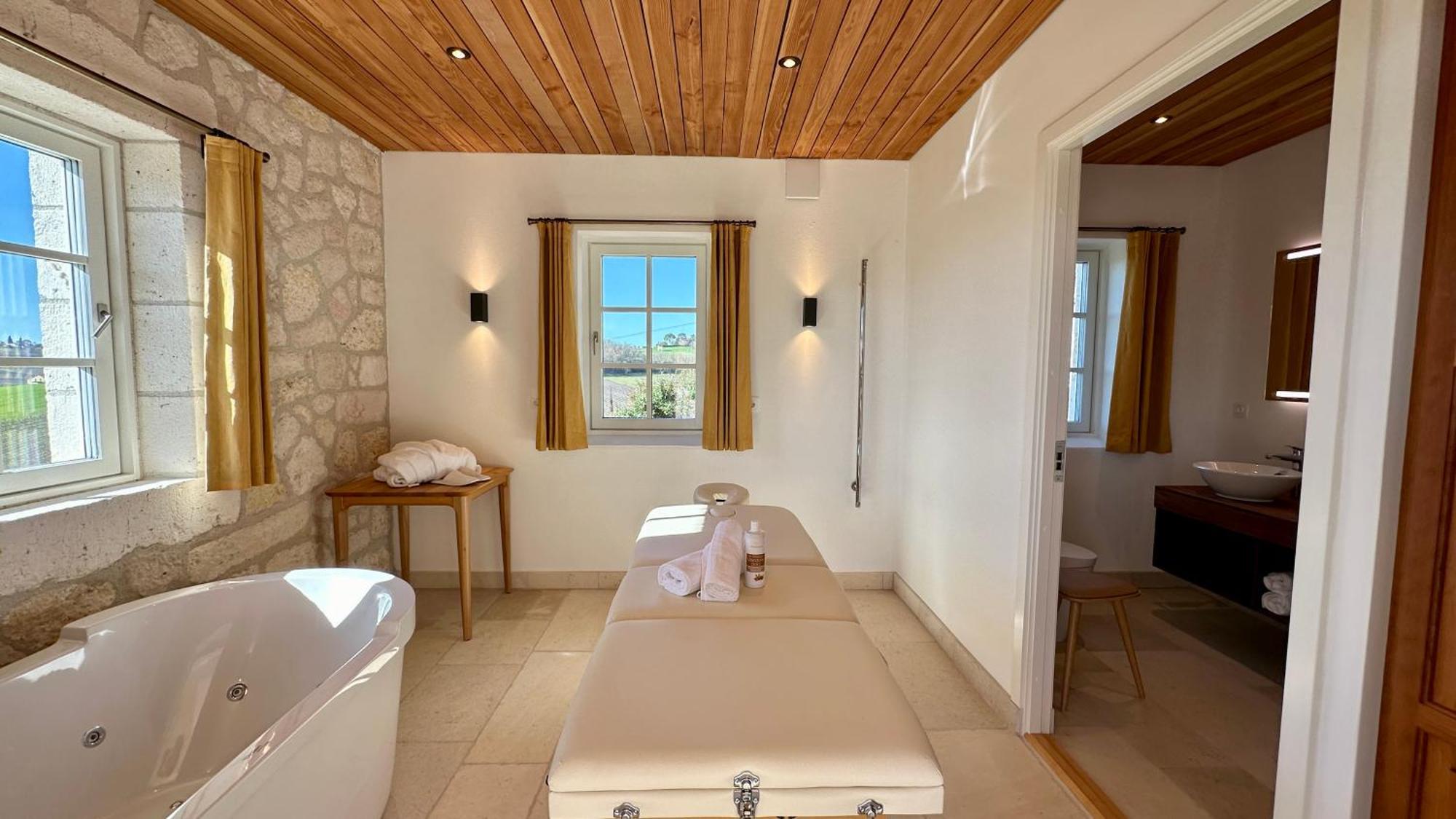 Chateau Lecusse - La Grande Roche - Hotel, Spa, Boutique & Restaurant Broze Zewnętrze zdjęcie